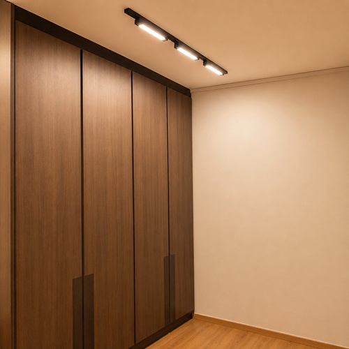 Linear Track Light black in front of wardrobe